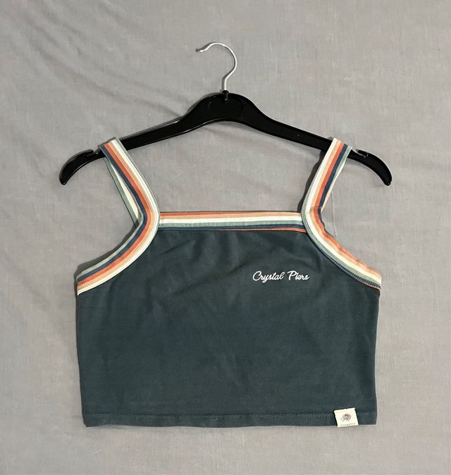 Top corto con ribete multicolor