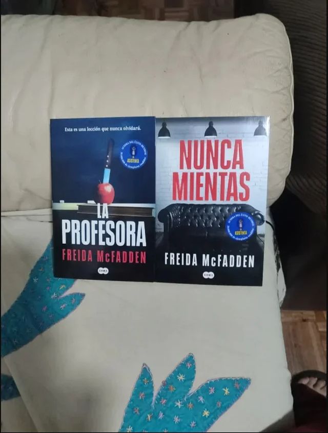 2 Libros Freida McFadden: La Profesora y Nunca Mie