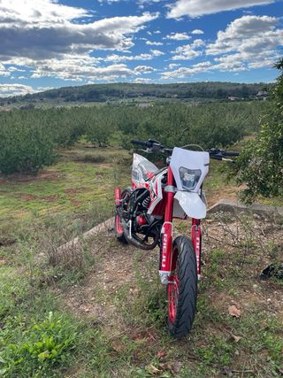 Moto Rieju 49cc Supermotard Roja