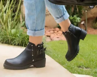 Botines XTI negros de piel