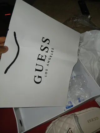 Sandalias Guess Blancas y Doradas