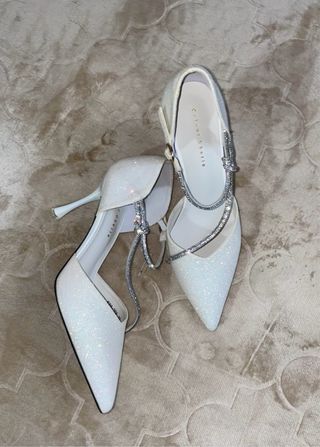 Zapatos de tacón blancos brillo