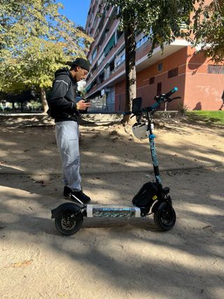 Patinete eléctrico Red Bull