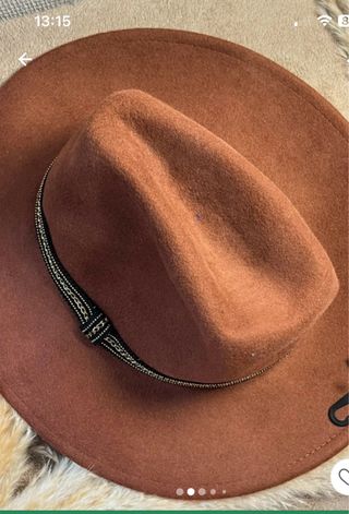 Sombrero lana marrón cinta negra hilo dorado