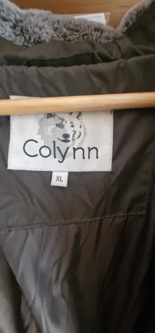 Plumas verde oliva con capucha