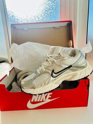 Zapatillas Nike original ,  W V5 RNR Mujer .