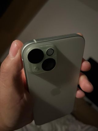 iPhone 15  almacenamiento 128GB  Batería 90%