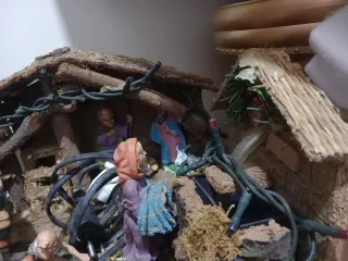 Presepe artigianale con luci e fontanella