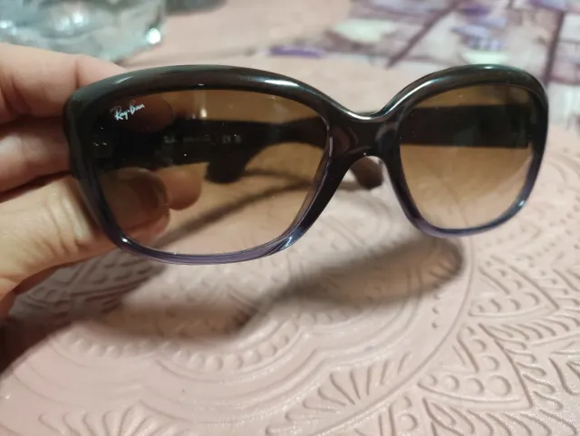 Gafas de sol Ray-Ban marrones y moradas