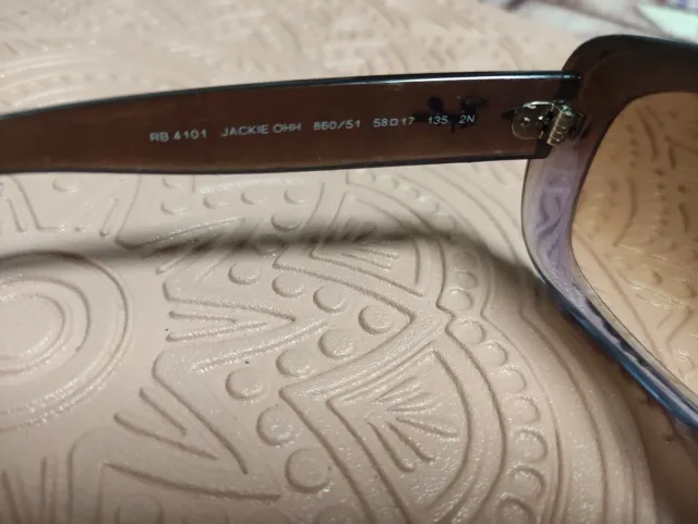 Gafas de sol Ray-Ban marrones y moradas