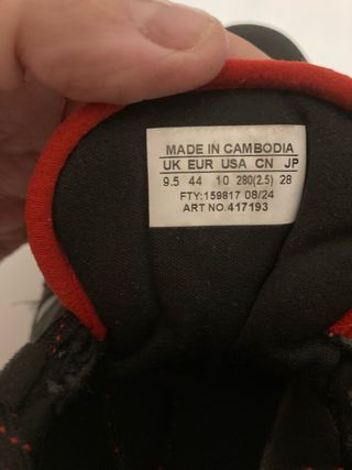 Zapatillas de montaña negras y rojas Talla 44