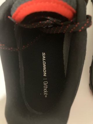 Zapatillas de montaña negras y rojas Talla 44