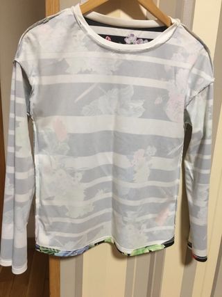 Camiseta manga larga floral rayas