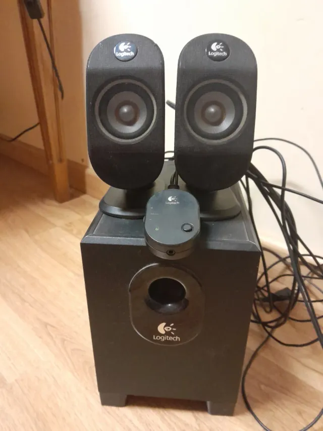 Altavoces Logitech X-210 PC