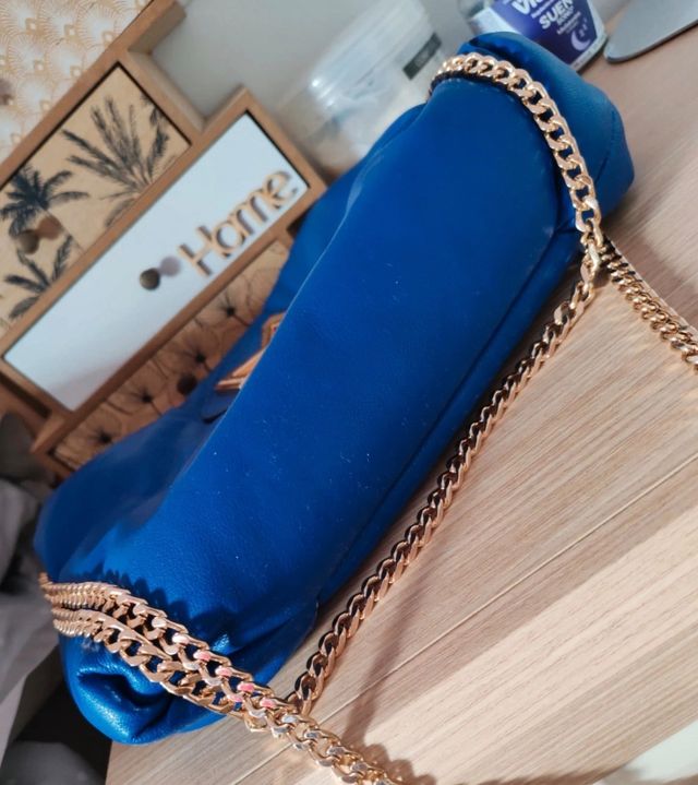Bolso Lola Casademunt azul y dorado