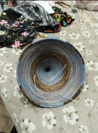 Cappello in paglia blu e marrone