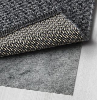 Alfombra gris oscuro