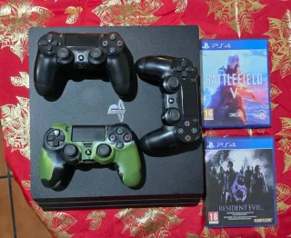 Consola PS4 con 3 mandos y juegos