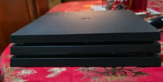 Consola PS4 con 3 mandos y juegos