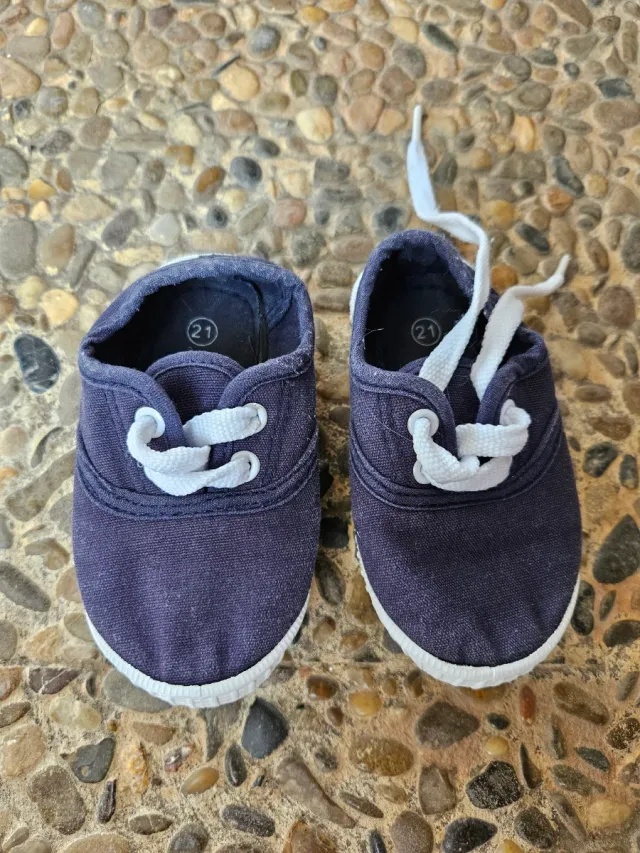 Zapatillas Victoria azul con cordones