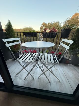 Mesa y 2 sillas jardín metal blanco