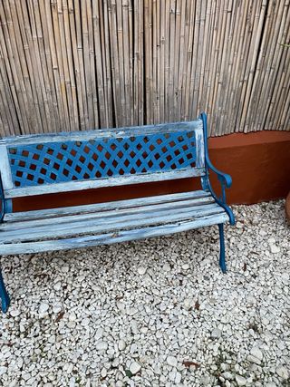 Banco de jardín de hierro y madera