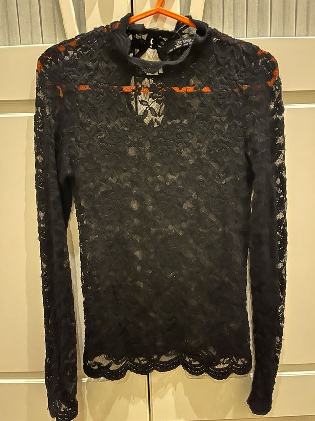 Top encaje Bershka talla S