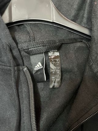 Felpa Adidas con cappuccio nera.
