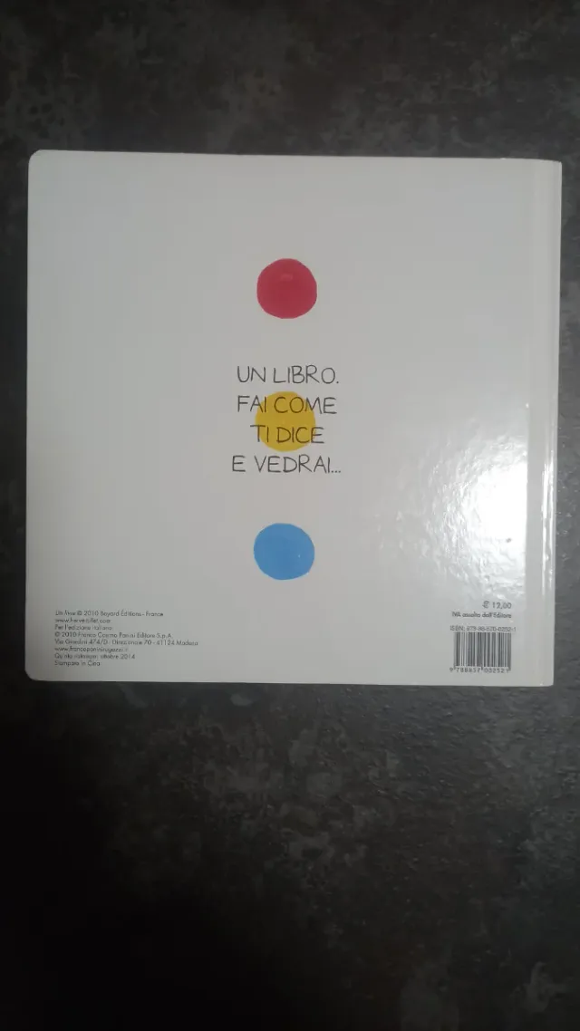 Un Libro (Italian Edition)