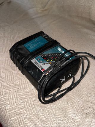 Cargador Makita DC18RC