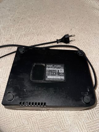 Cargador Makita DC18RC