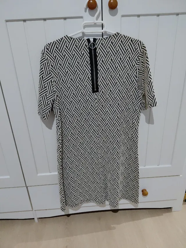 Vestido estampado geométrico Divided H y M.Talla40