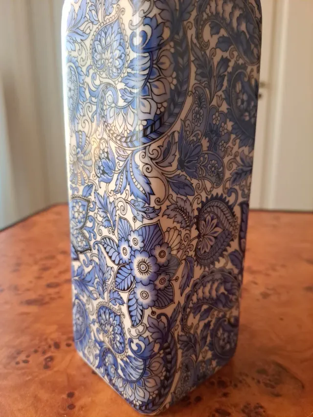 Botella cerámica Manises azul y blanco