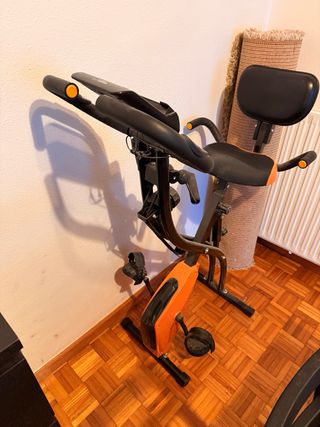 Bicicleta Estática con respaldo y pantalla.