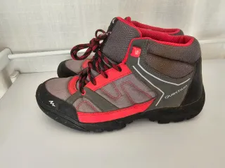 Zapatillas niña Quechua gris y rojo