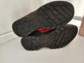 Zapatillas niña Quechua gris y rojo