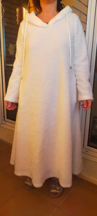 Vestido túnica con capucha invierno mujer