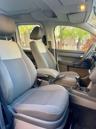 Volkswagen Caddy 2011