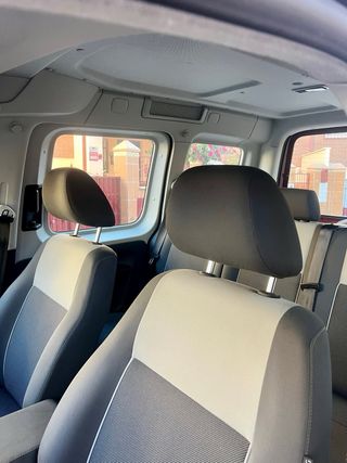 Volkswagen Caddy 2011