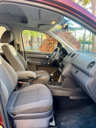 Volkswagen Caddy 2011