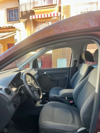 Volkswagen Caddy 2011