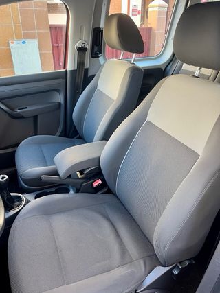 Volkswagen Caddy 2011