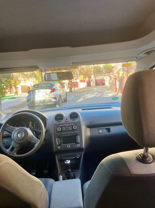 Volkswagen Caddy 2011