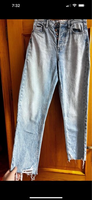 Pantalón Stradivarius vaquero desgastado