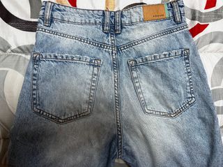 Pantalón Stradivarius vaquero desgastado