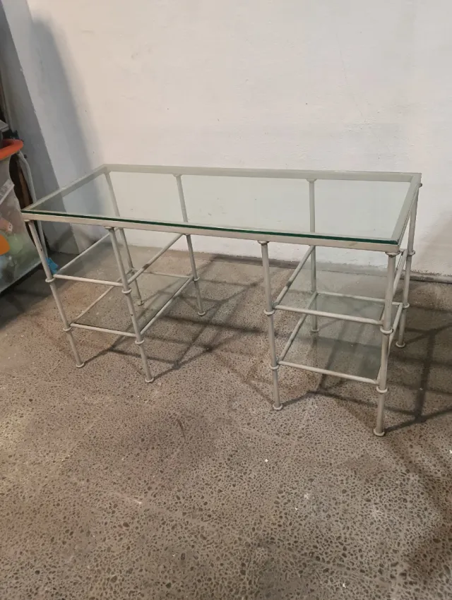 Escritorio de cristal y metal gris