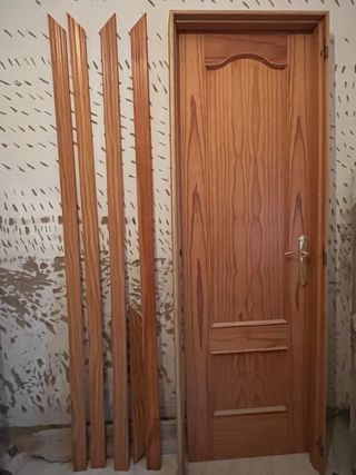 Puerta de paso de madera