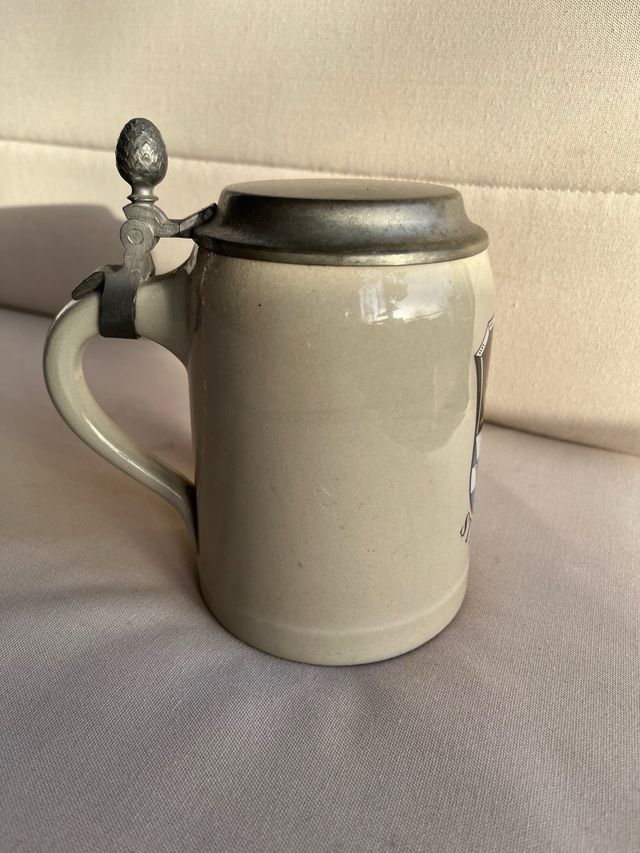 Brocca da birra in gres con coperchio in peltro tedesco