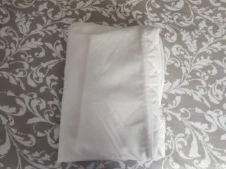 Protector de cuna acolchado blanco