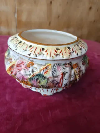 Caja porcelana Capodimonte figura Cupido